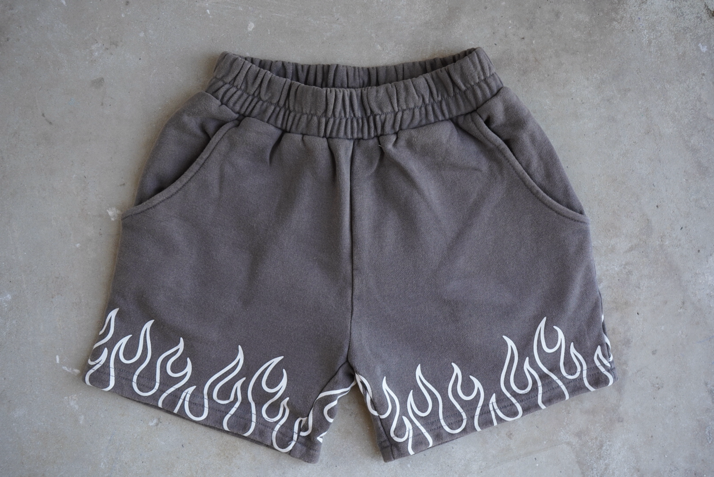 HERITAGE FLAME SHORTS - CHARCOAL